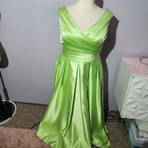 JJ's House green sleeveless maxi formal dress plus size 18
